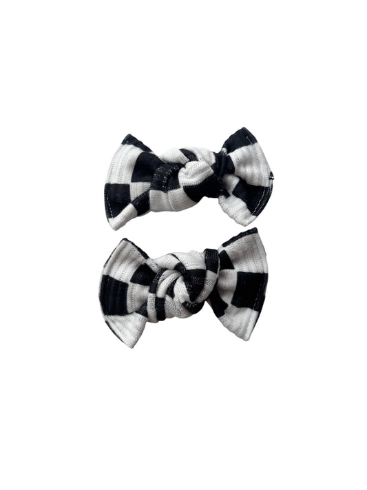 Black checks ribbed clips